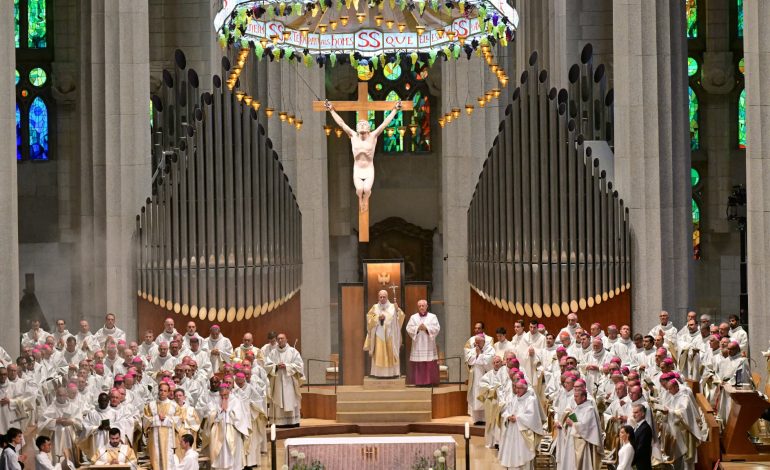 Le pape Léon XIV inaugure la tour Jésus-Christ à Barcelone