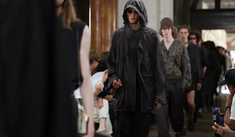 Adaptations des défilés de la Fashion Week parisienne face à la canicule