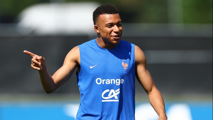 Kylian Mbappé ne prévoit pas de carrière en politique après le football