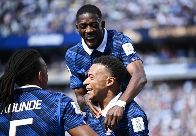 Vue de l&rsquo;étranger : Triomphe des Bleus contre le Sénégal