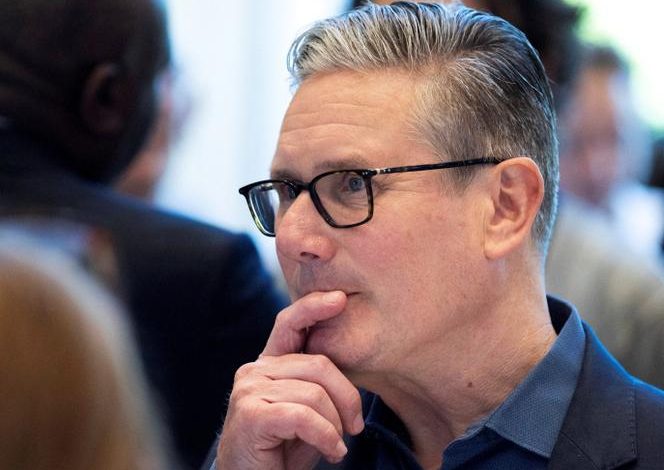 Keir Starmer face à des défis multiples pour maintenir son poste