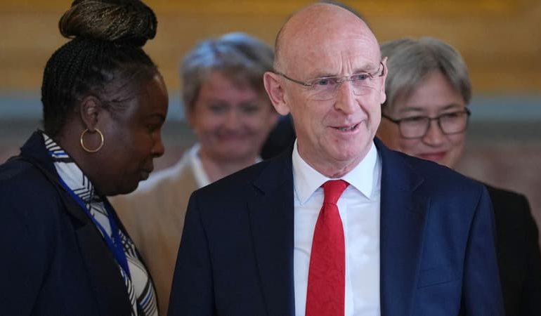 Le ministre britannique de la Défense démissionne en désaccord avec le Premier ministre sur le budget militaire