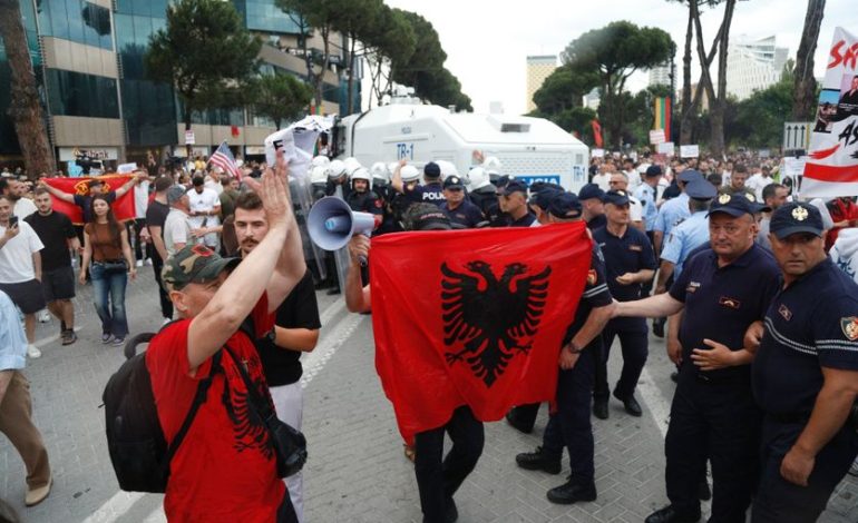 Manifestations à Tirana contre un projet touristique controversé