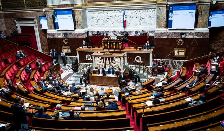 Réforme Constitutionnelle pour l&rsquo;Autonomie Corse : Un Débat Complexe et Incertain