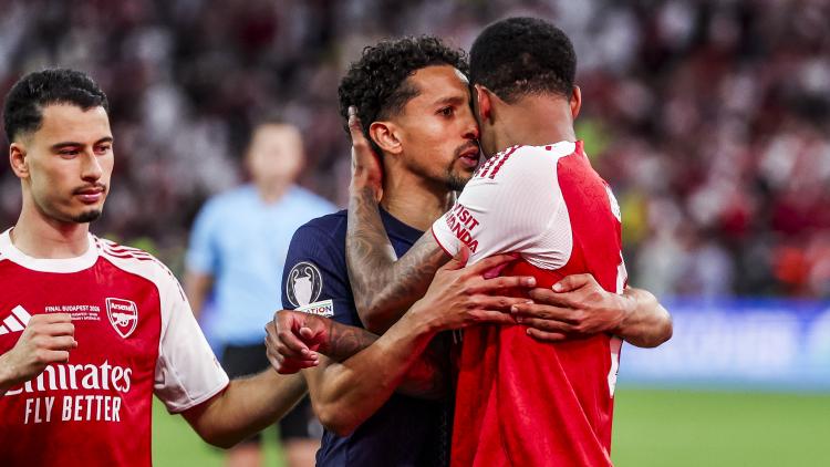 Marquinhos soutient Gabriel après la finale de la Ligue des champions