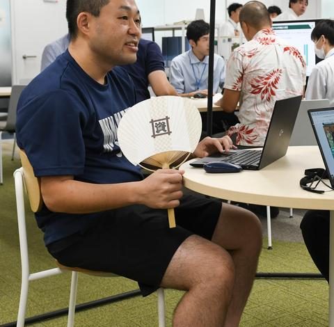 Le débat sur le port du short au bureau pendant l&rsquo;été