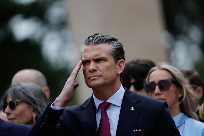 Le secrétaire à la défense des États-Unis en France pour les commémorations du débarquement de 1944
