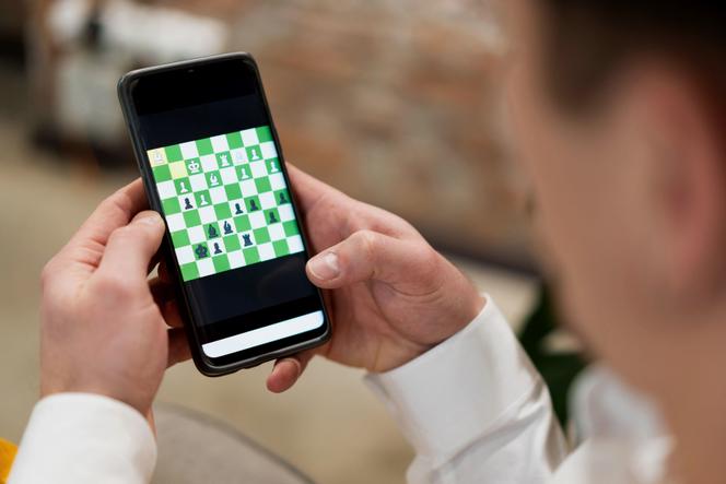 Chess.com et l&rsquo;addiction aux échecs en ligne