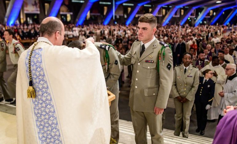 Les militaires et la quête de foi à Lourdes