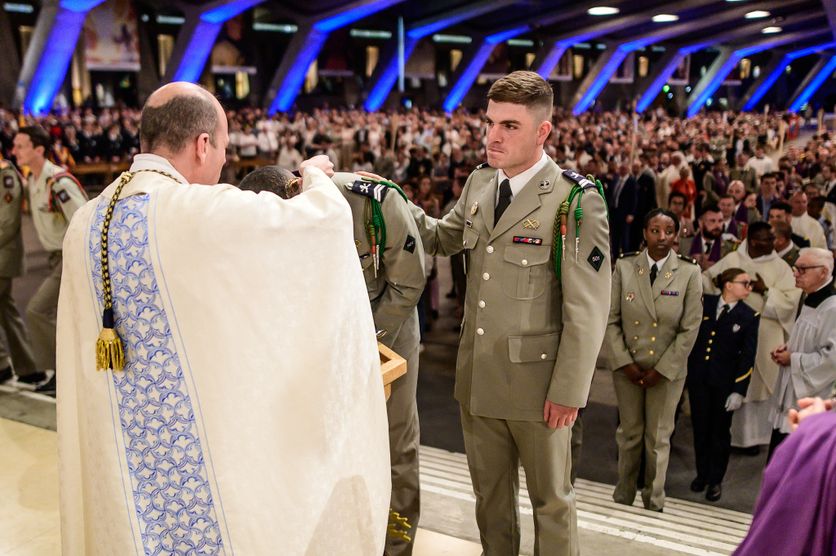 Les militaires et la quête de foi à Lourdes