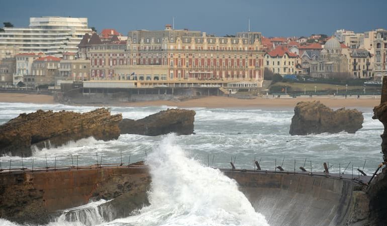 Effondrement d&rsquo;un Pan de Falaise à Biarritz: Deux Plongeurs Portés Disparus
