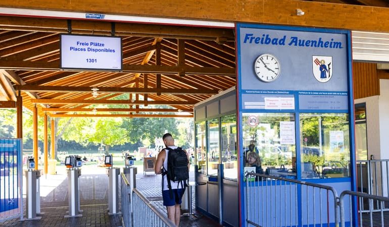 Intrusion et évacuation forcée dans une piscine de Kehl en Allemagne