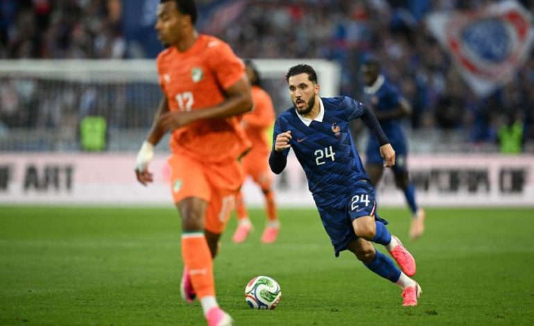 Rayan Cherki en lumière malgré la défaite des Bleus