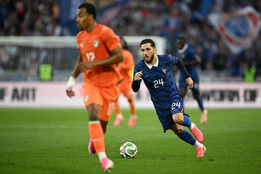 Rayan Cherki en lumière malgré la défaite des Bleus