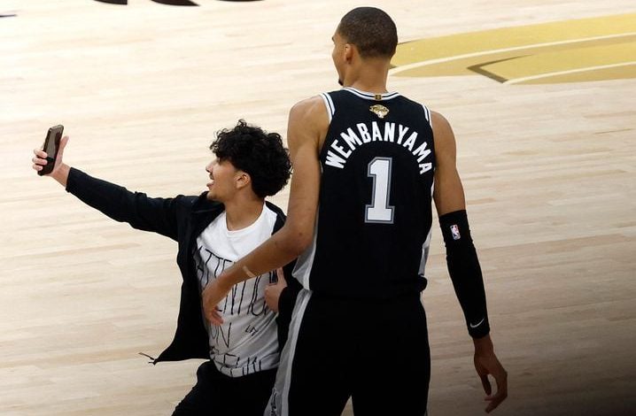 Un fan banni à vie après une intrusion sur le terrain lors des finales NBA