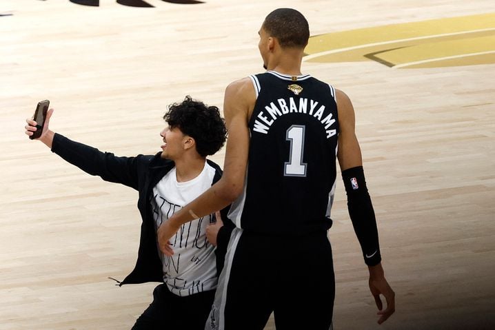 Un fan banni à vie après une intrusion sur le terrain lors des finales NBA
