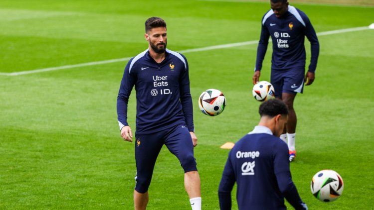 Olivier Giroud sur le podium des plus sélectionnés en Bleus