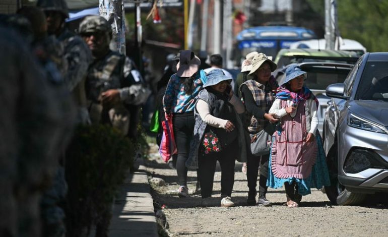 Crise en Bolivie: La déblocage d&rsquo;une route éclaire la tension politique