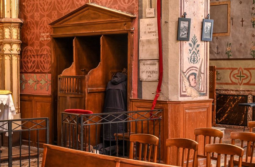 La proposition de loi pour supprimer le secret de confession en cas de violences sur mineurs