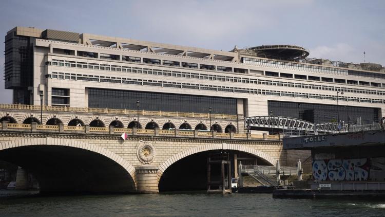 La France face aux défis de la climatisation: une réunion de crise à Bercy