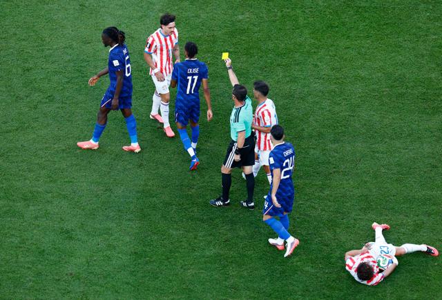 Critiques sur l&rsquo;Arbitrage lors du Huitième de Finale France-Paraguay