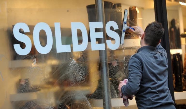 Les Soldes d&rsquo;Été : Une Saison en Demi-teinte pour les Commerçants Français