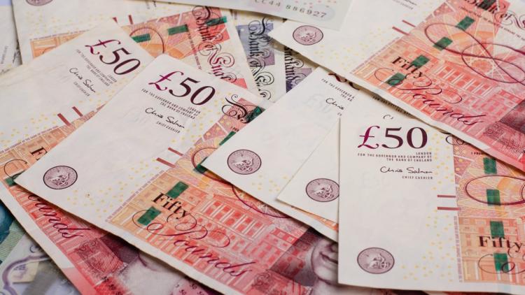 Les Choix Financiers des Britanniques et des Américains