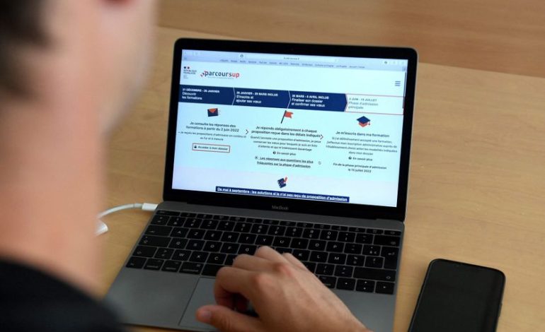 Une famille conteste un critère discriminatoire sur Parcoursup
