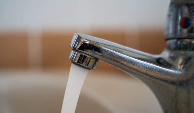 Précautions à Prendre avec l&rsquo;Eau du Robinet en Période de Canicule