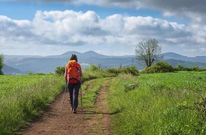 Le pèlerinage vers Saint-Jacques-de-Compostelle : une expérience entre foi et quête personnelle