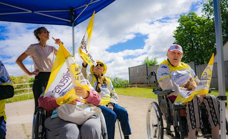 Les Résidents d&rsquo;un Ehpad de Versailles Revivent le Tour de France