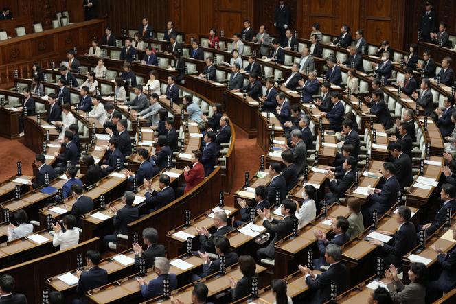 Révision de la législation sur la Maison impériale au Japon