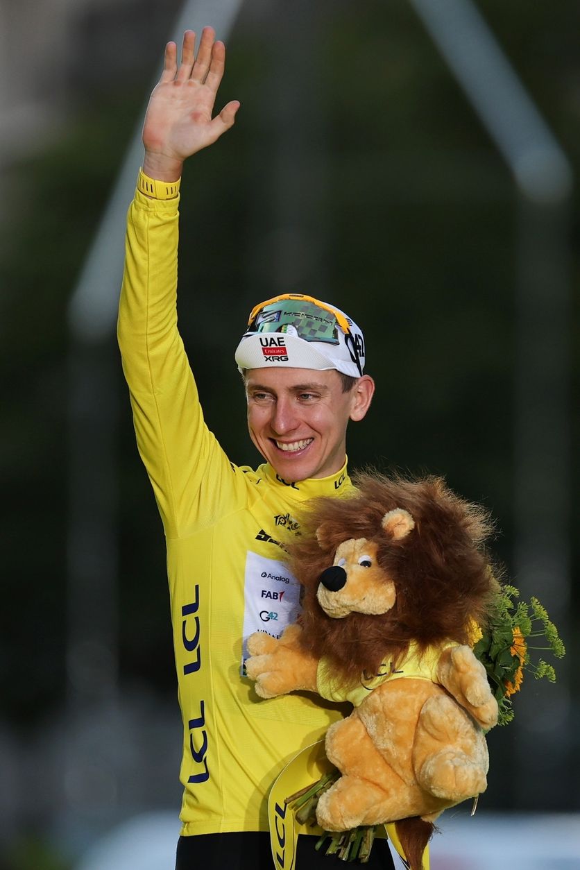 Tadej Pogacar renforce sa légende avec un cinquième Tour de France