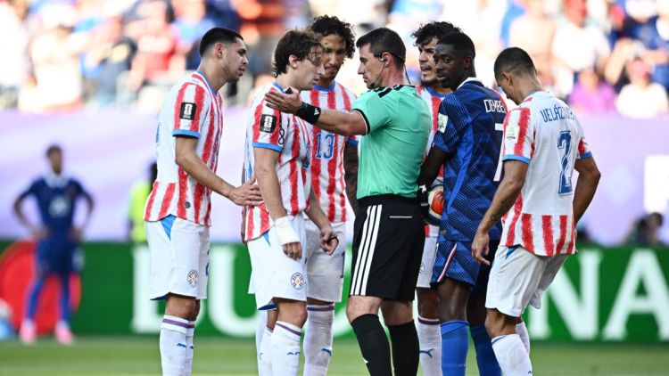 La performance controversée de l&rsquo;arbitre et du Paraguay lors de France-Paraguay