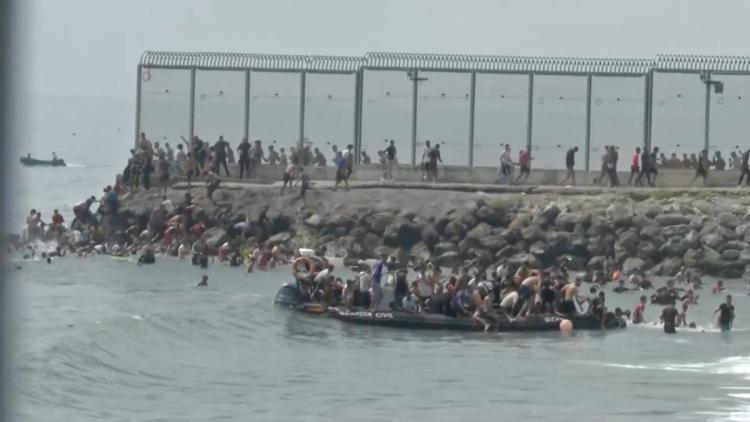 Arrivée massive de migrants à Ceuta