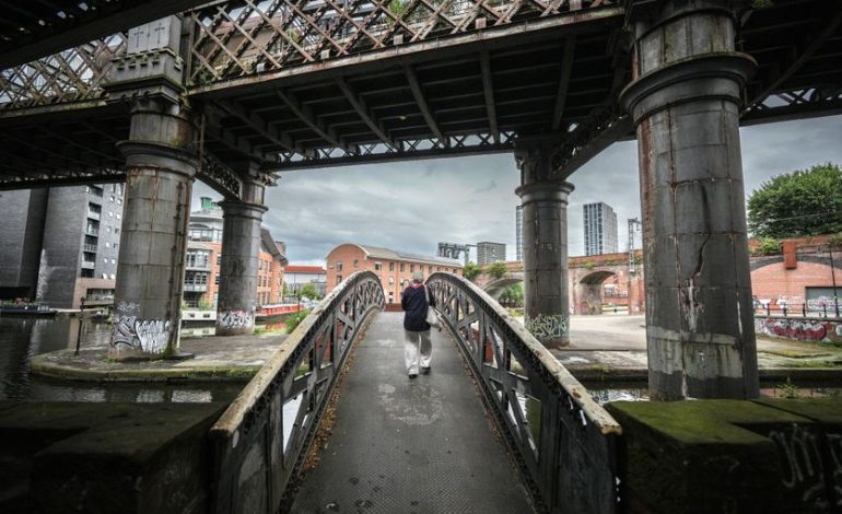 Investissements et Décentralisation à Manchester sous Andy Burnham