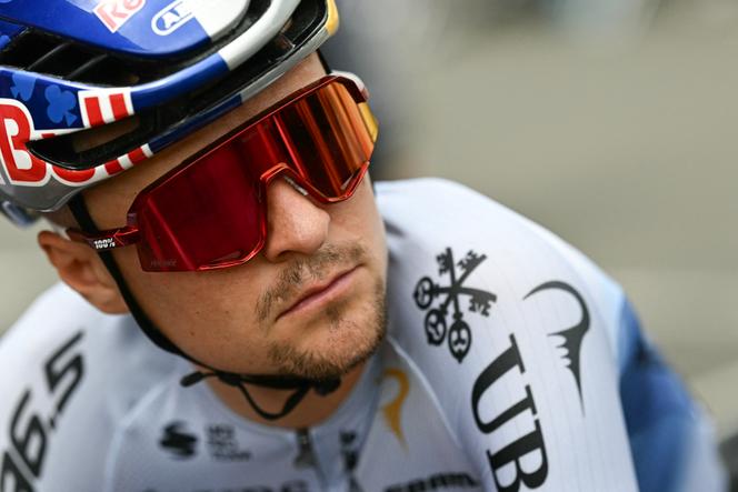 Tom Pidcock monte en quatrième position du classement général du Tour de France 2026
