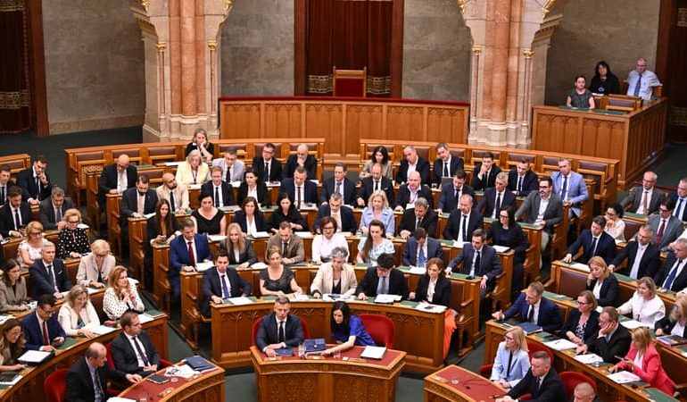 Réformes Constitutionnelles en Hongrie Sous Peter Magyar