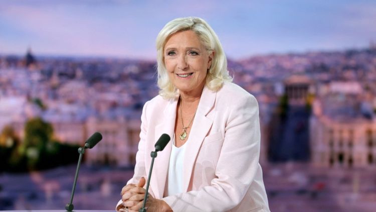 Marine Le Pen officialise sa candidature à la présidentielle 2027