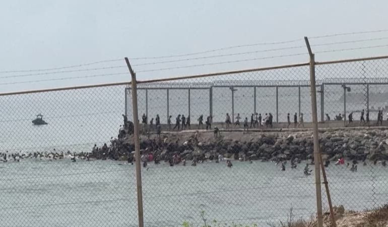 Contrôle aux frontières renforcé après l&rsquo;afflux de migrants à Ceuta