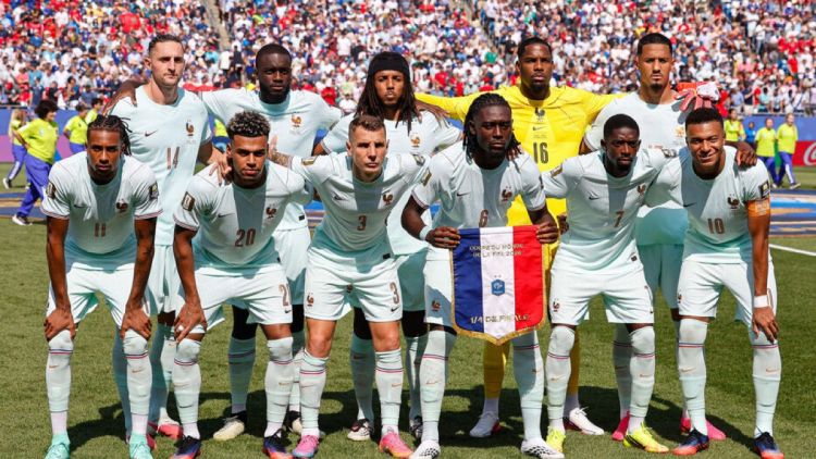 Minute de silence en hommage aux victimes de l&rsquo;attentat de Nice avant France-Espagne