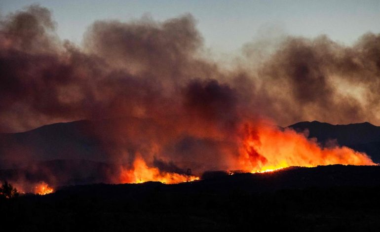 Incendies en France: Évacuation et Lutte des Pompiers