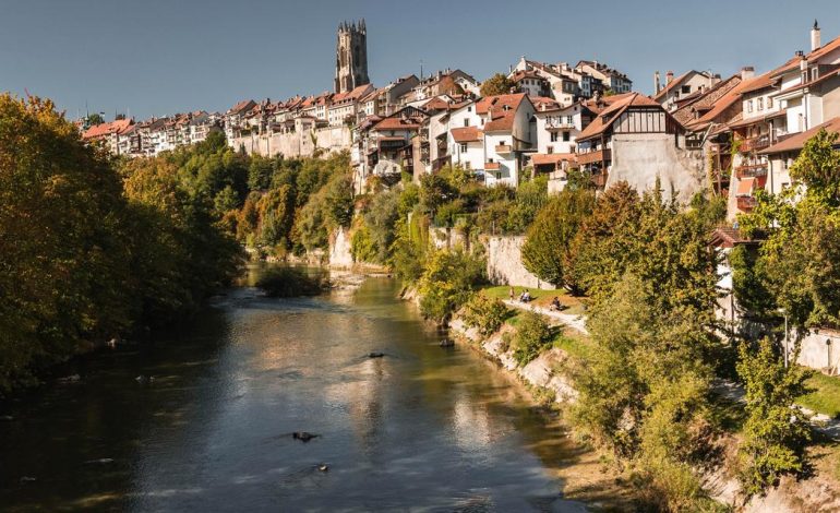 Visite de la ville médiévale de Fribourg en Suisse