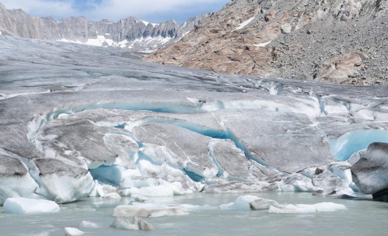 L&rsquo;accélération de la fonte des glaciers suisses face aux vagues de chaleur