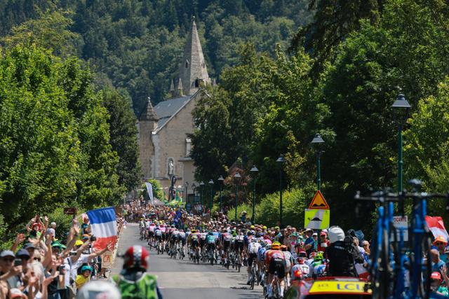 Le Tour de France 2026 : Controverses autour des contrôles antidopage nocturnes