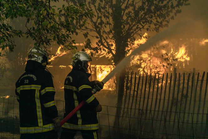 La lutte acharnée des pompiers contre les incendies