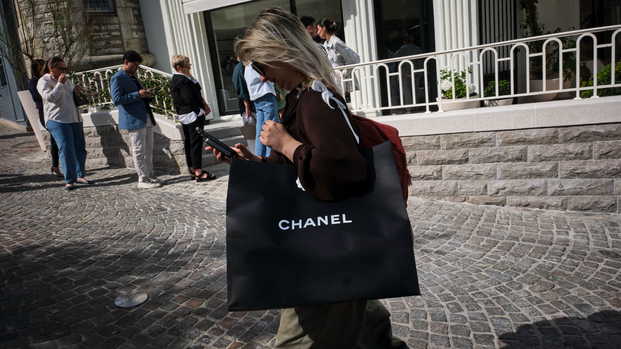Une nouvelle ère pour le luxe confronté à des restrictions sur la destruction des invendus