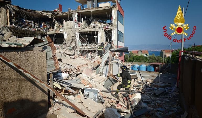 Effondrement dramatique d&rsquo;un immeuble à Messine : recherches en cours