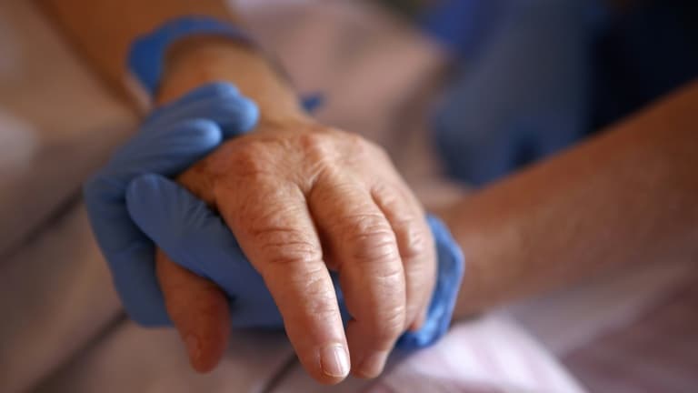 Réforme de la Fin de Vie : Adoption et Mise en Œuvre en France