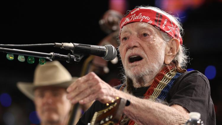 Willie Nelson appelle à la lutte contre les centres de données
